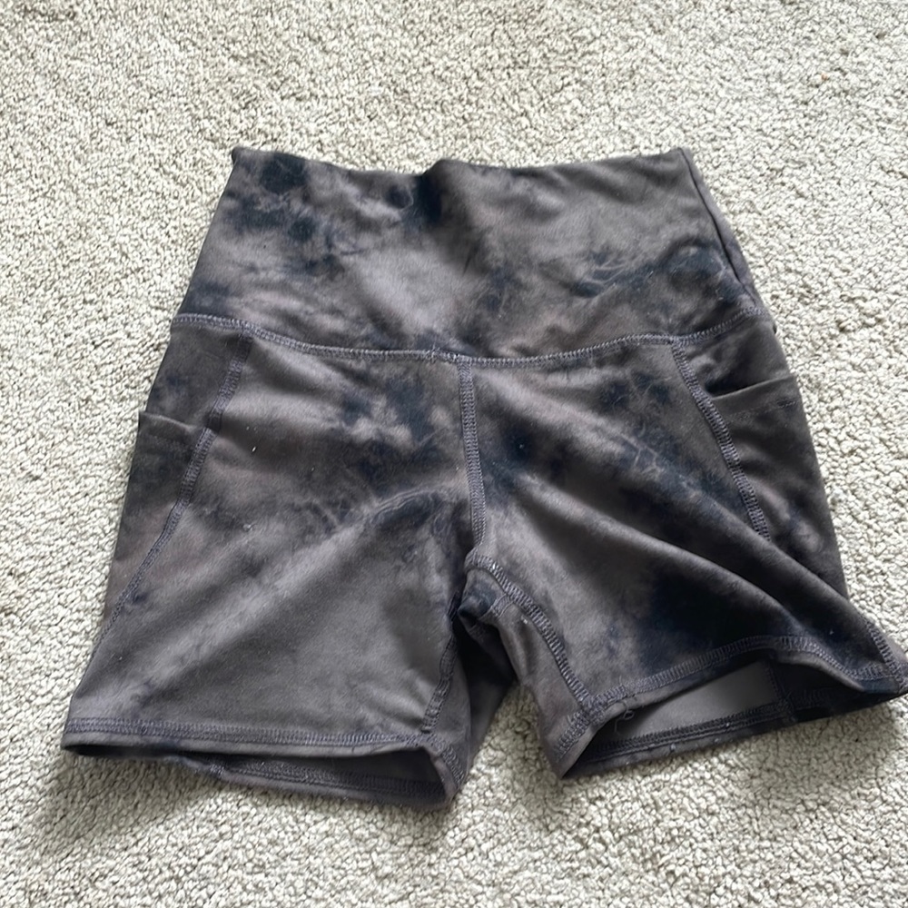 Marble biker shorts with pockets